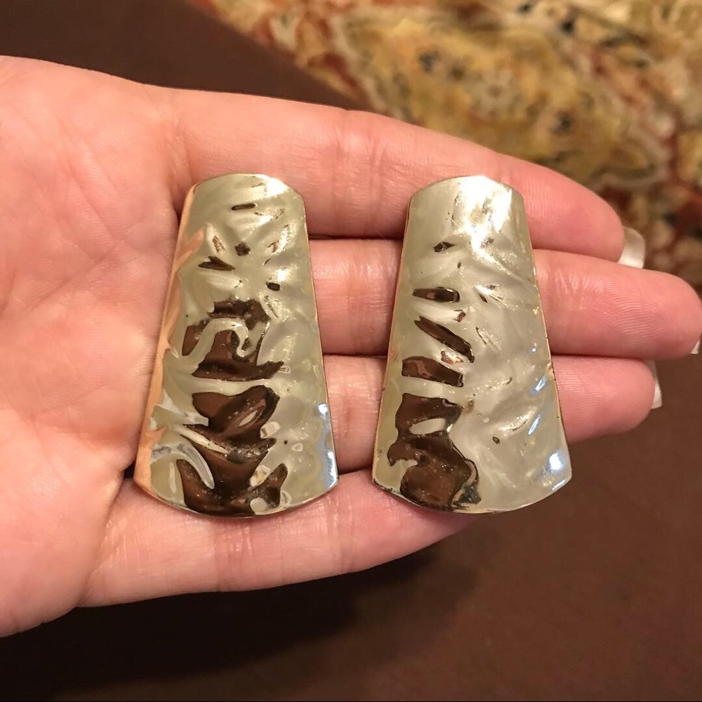 Vintage Silver Tone Cleopatra Pierced Earrings